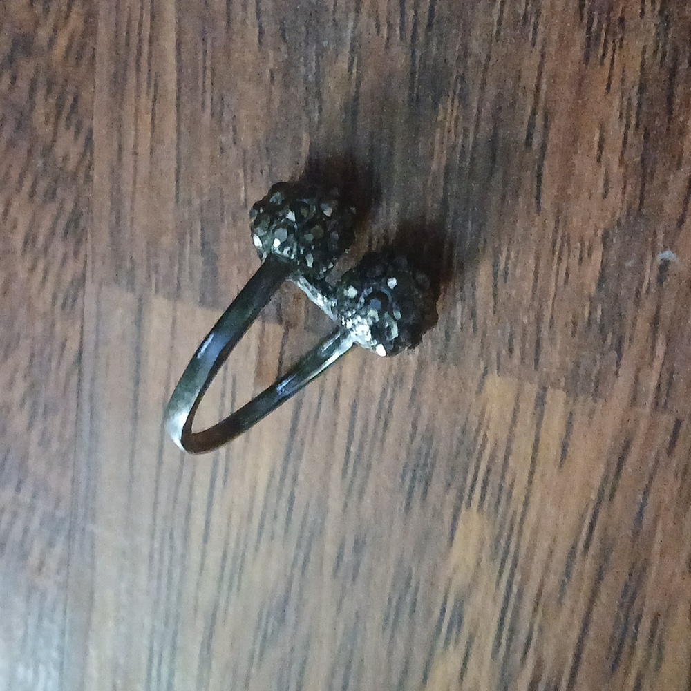 Ring - Picture 2 of 5